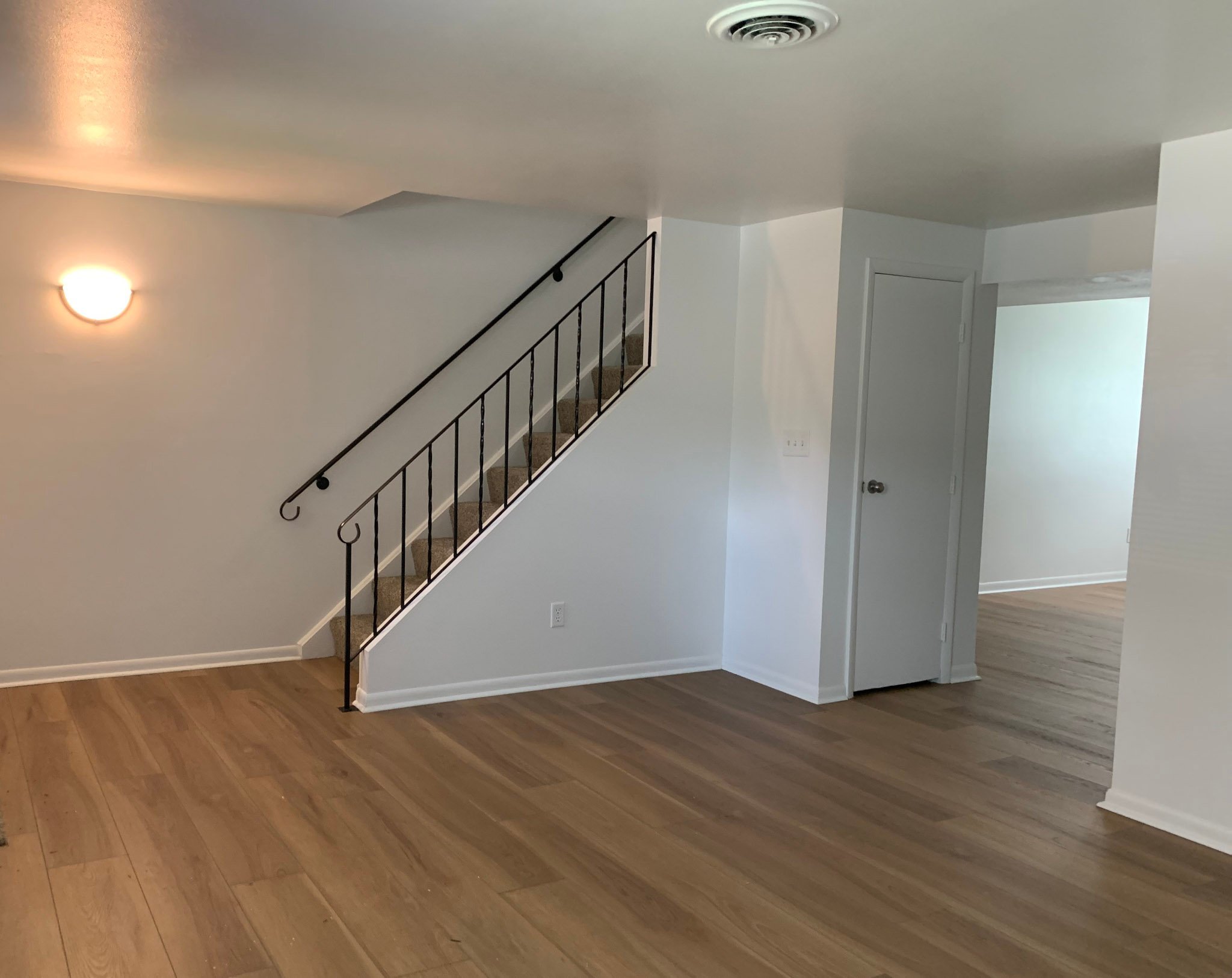 1626 Williamsburg Ln E – photo 3