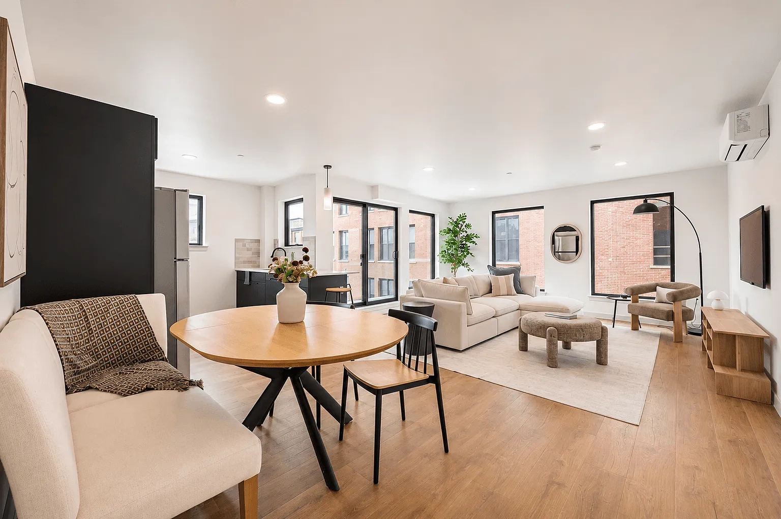 310 West – photo 4