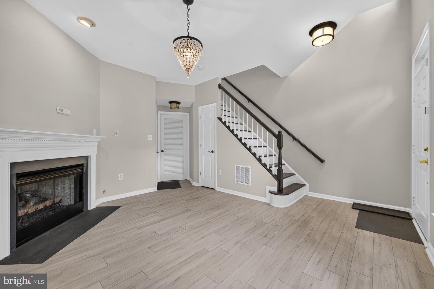 932 Harrison Cir – photo 3