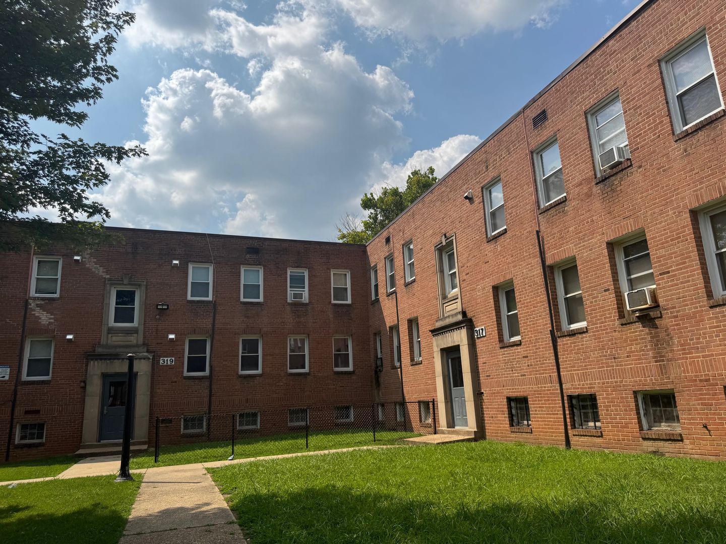 319 Anacostia Rd SE unit 1 – photo 1