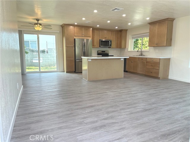 24450 University Ave – photo 3