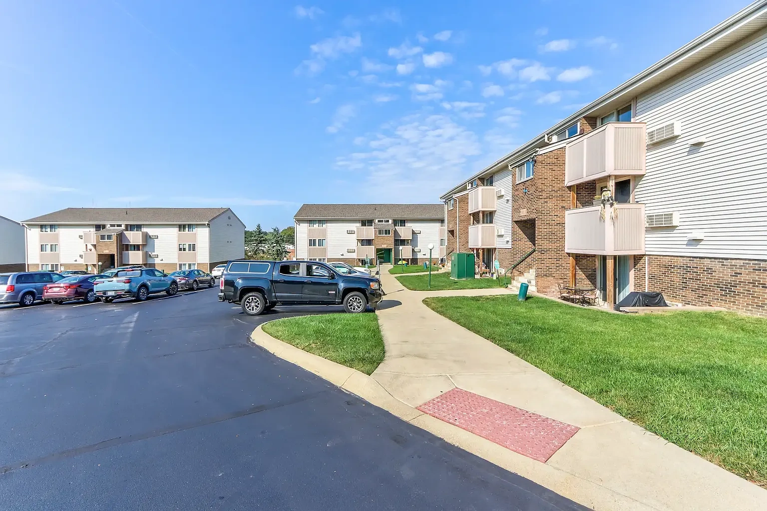 Royalwood Apartments – photo 3