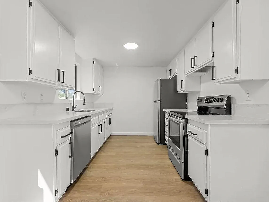Monterey Apartments – photo 3