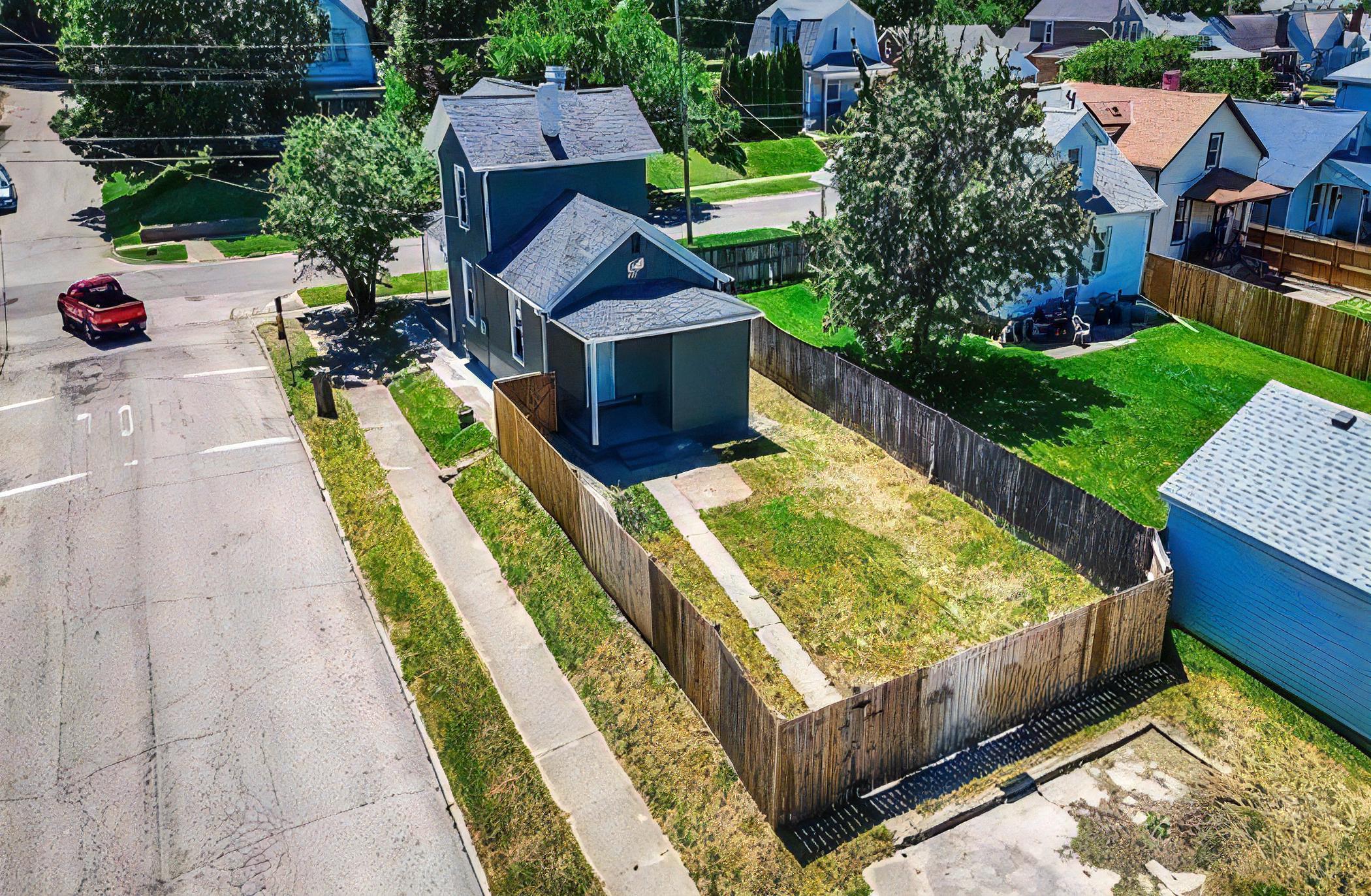 504 Millikin St – photo 4