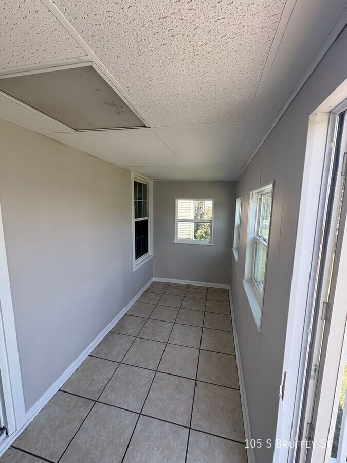 105 S Bruffey St – photo 2