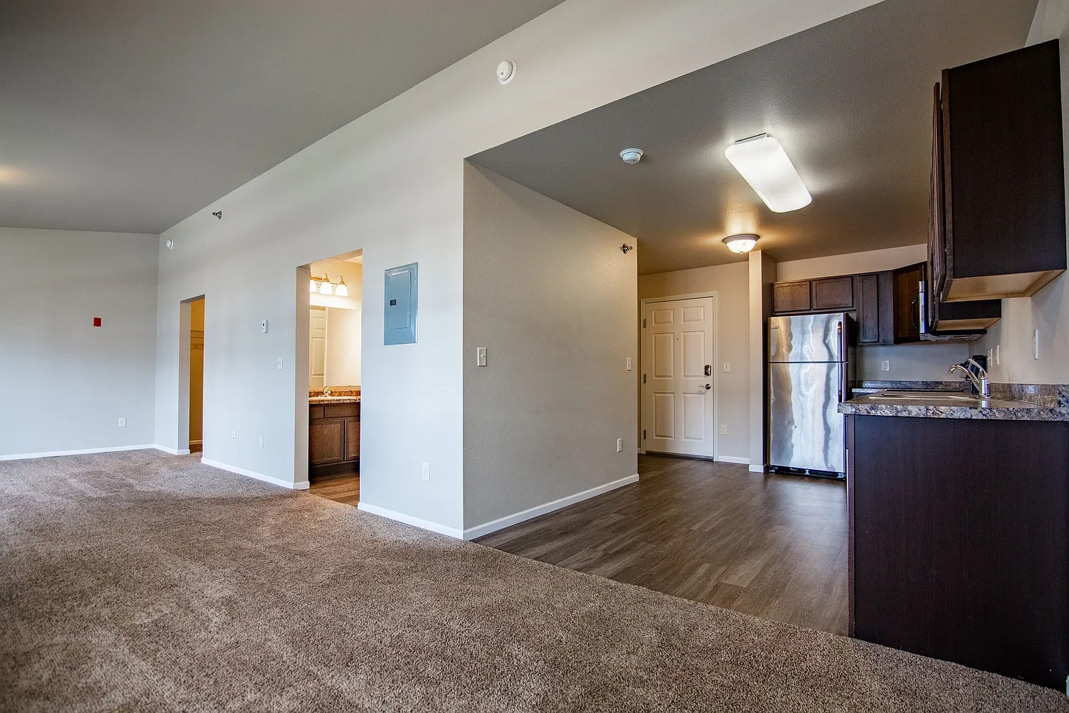 Creekside at Osgood Apartments – photo 1