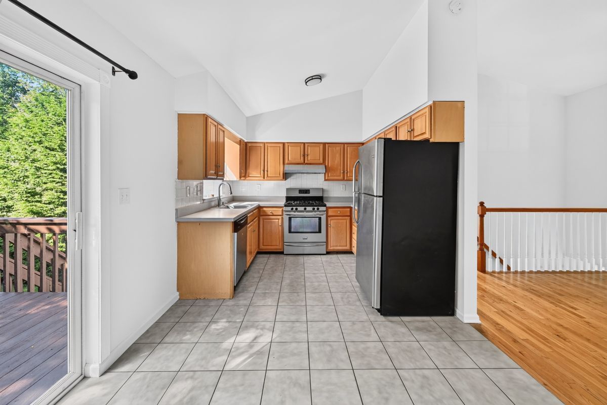 189 Kneen St – photo 2
