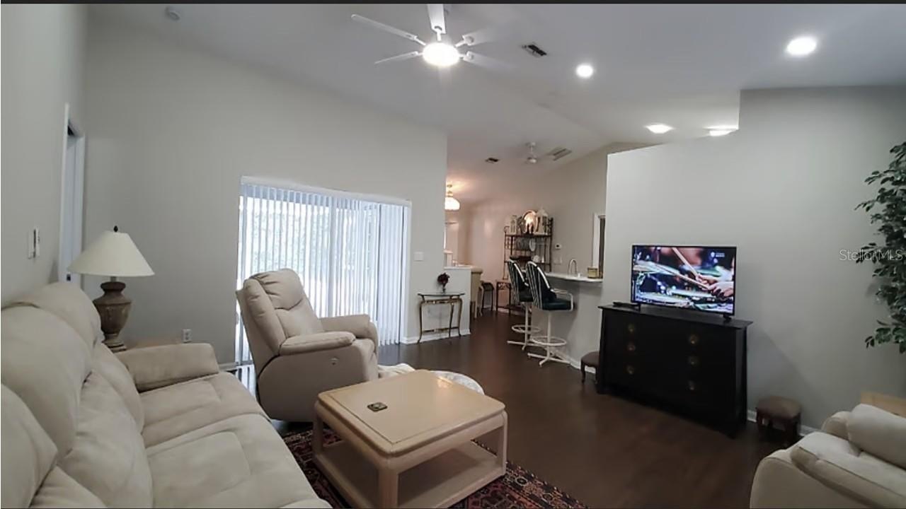 2534 N Brentwood Cir – photo 2