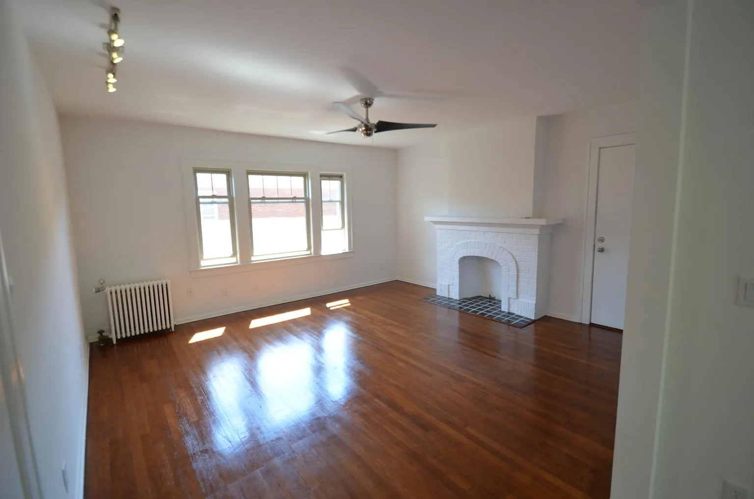 Larchmont Red Door Living – photo 1