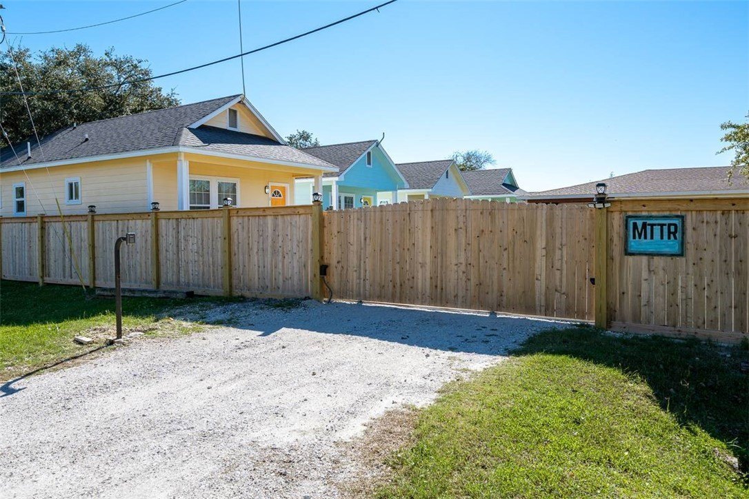 609 W Liberty St #4 – photo 3