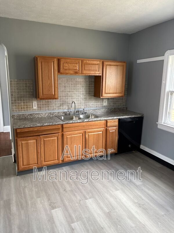 3255 E 139th St unit UP – photo 2