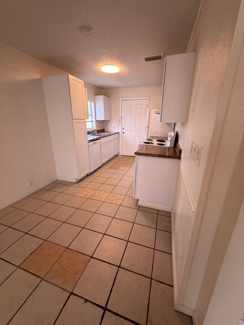 212 Aster St unit A – photo 3