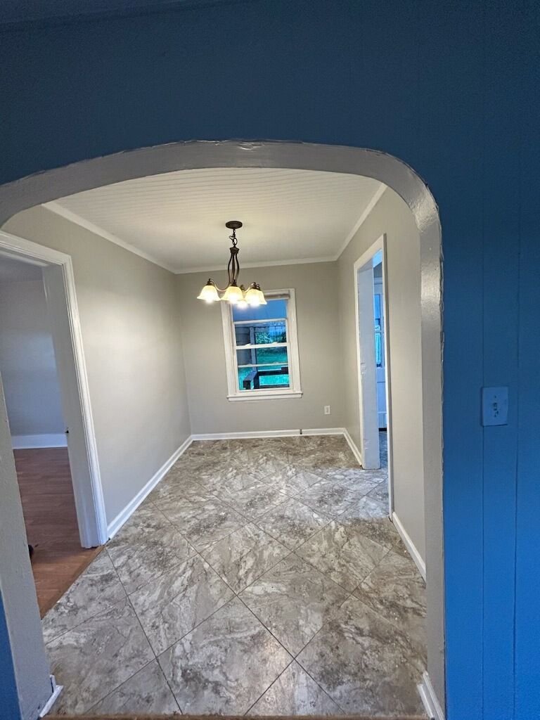 745 Queen Ave NW – photo 3