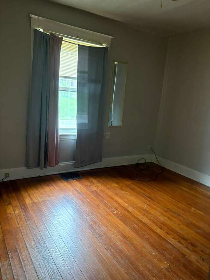 1559 Ambrose Ave – photo 2
