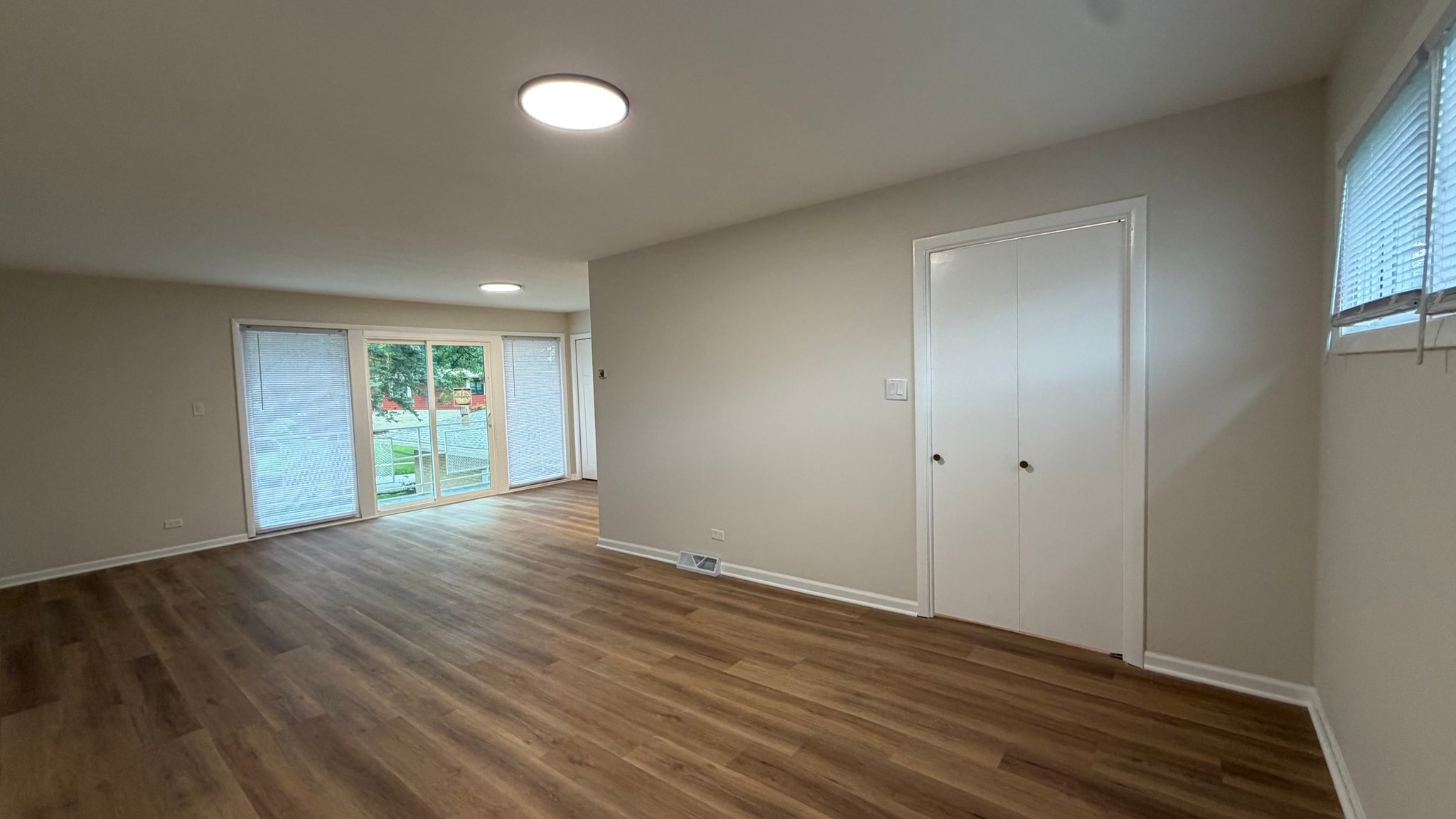 219 N Park Dr – photo 2