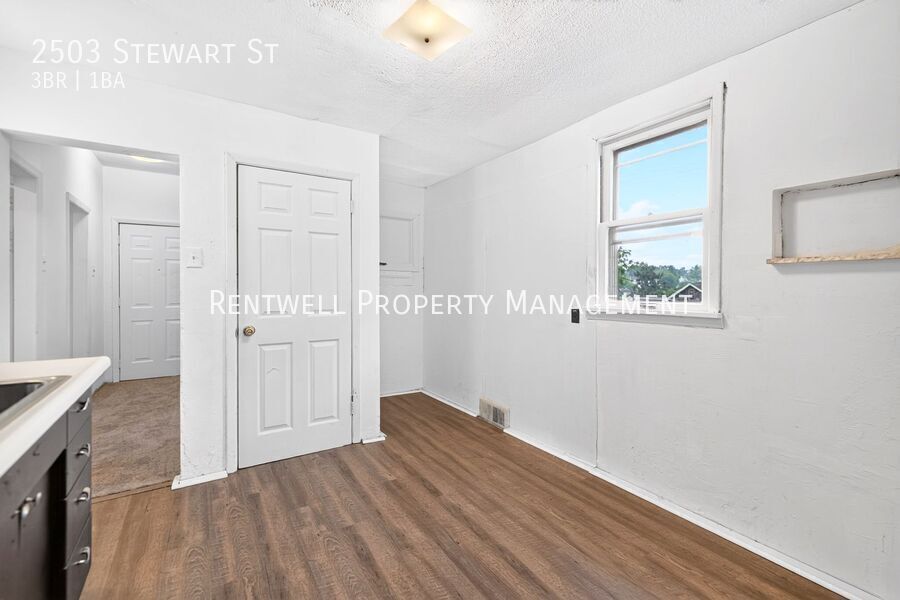2503 Stewart St – photo 4