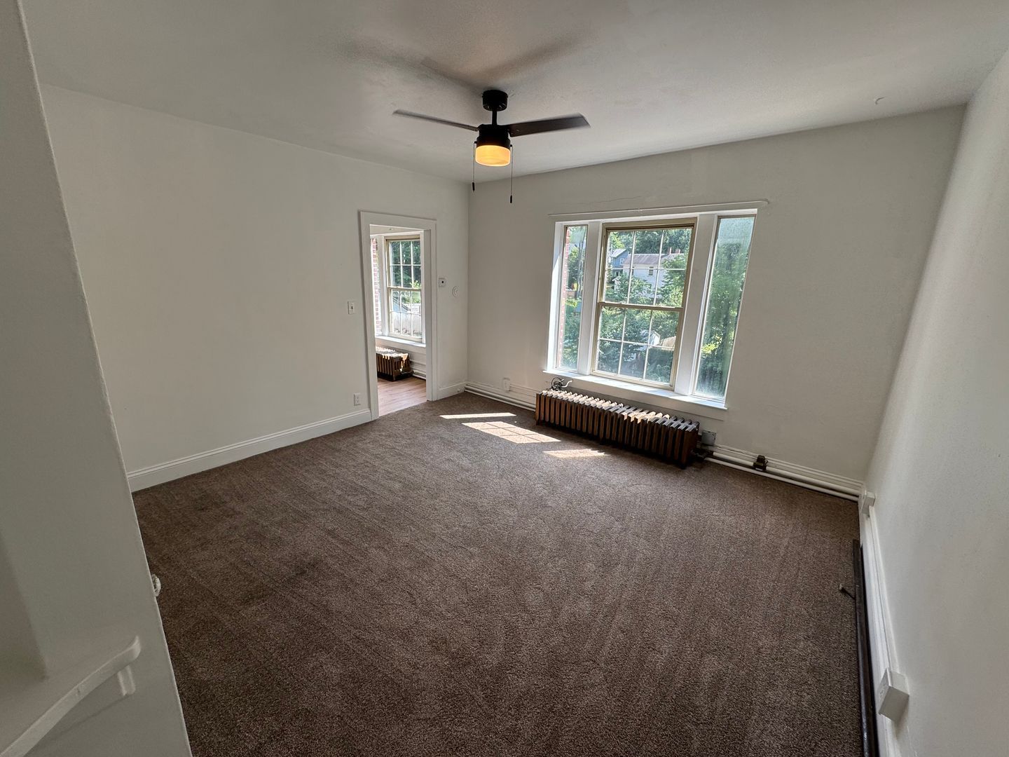 572 Chestnut St unit 572 Chestnut Apt 8 – photo 1