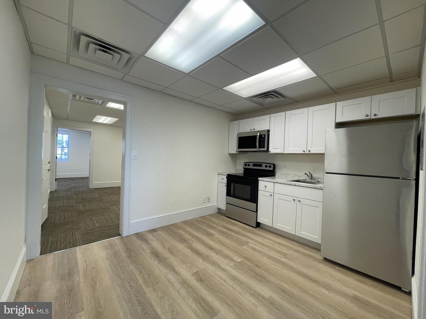 200 High St W – photo 2
