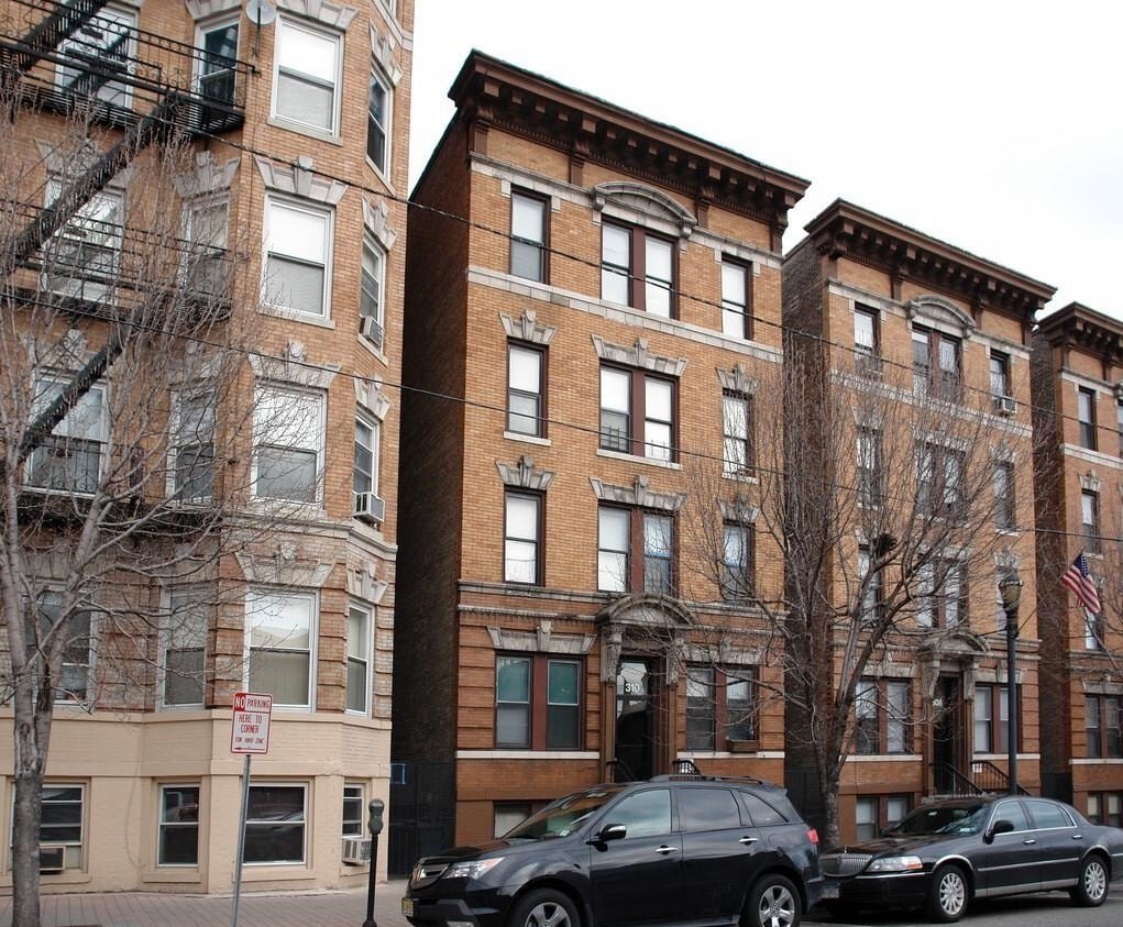 306 60th St #60TH 4 – photo 1
