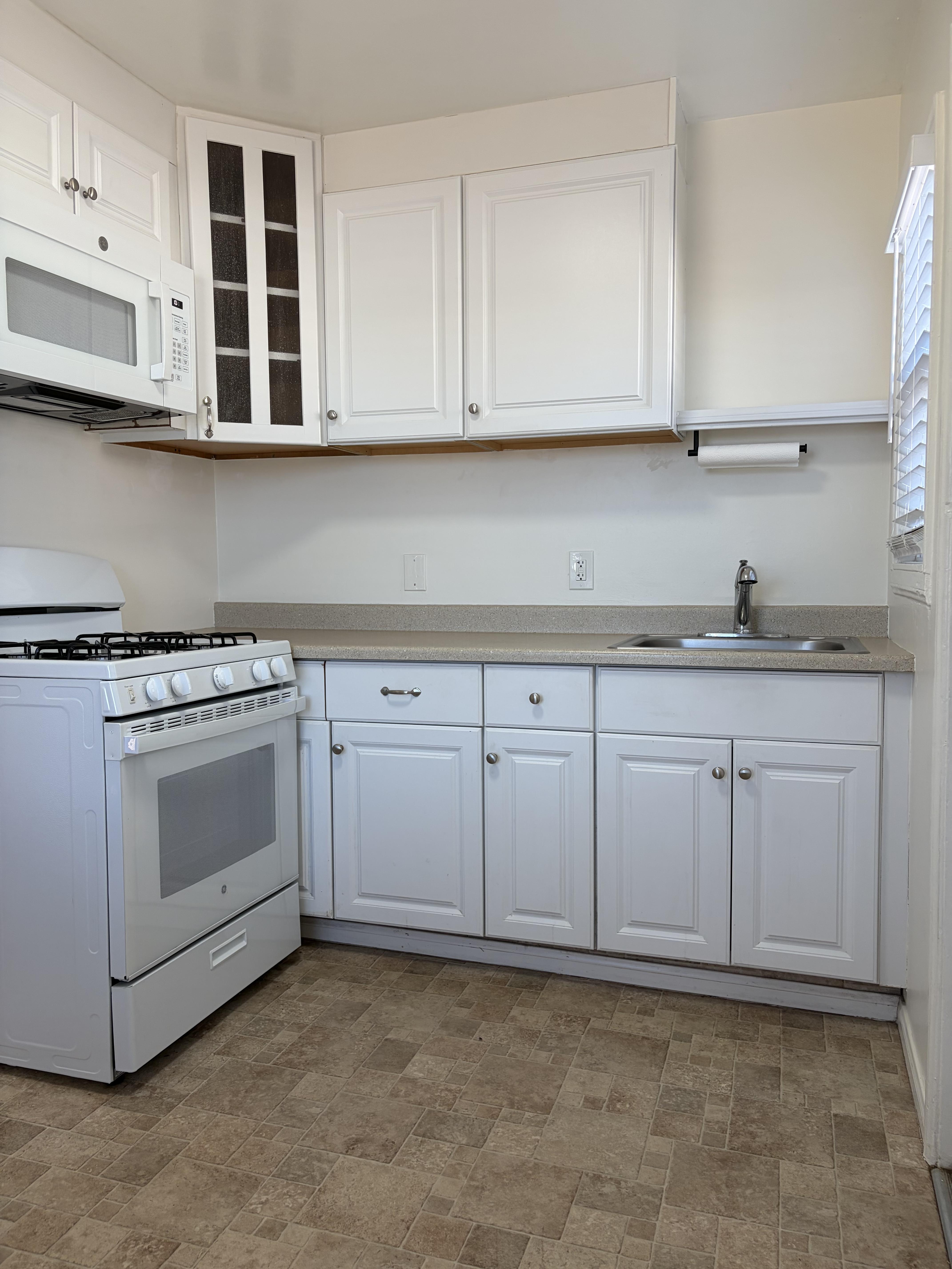 582 Mc Intosh St – photo 5