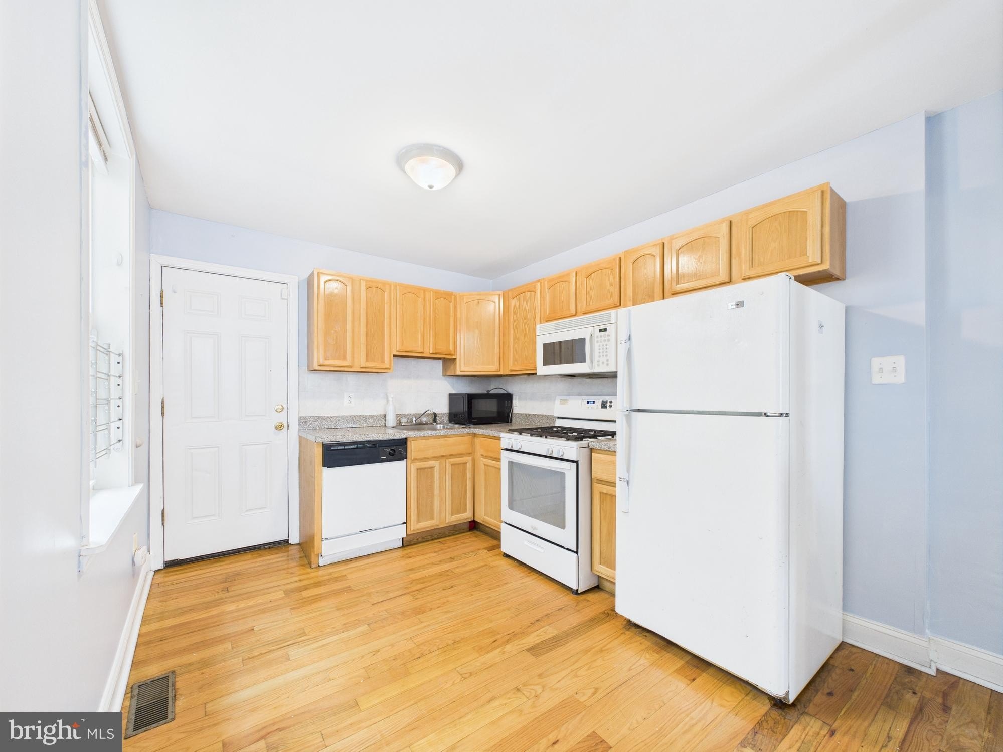 1735 French St – photo 4