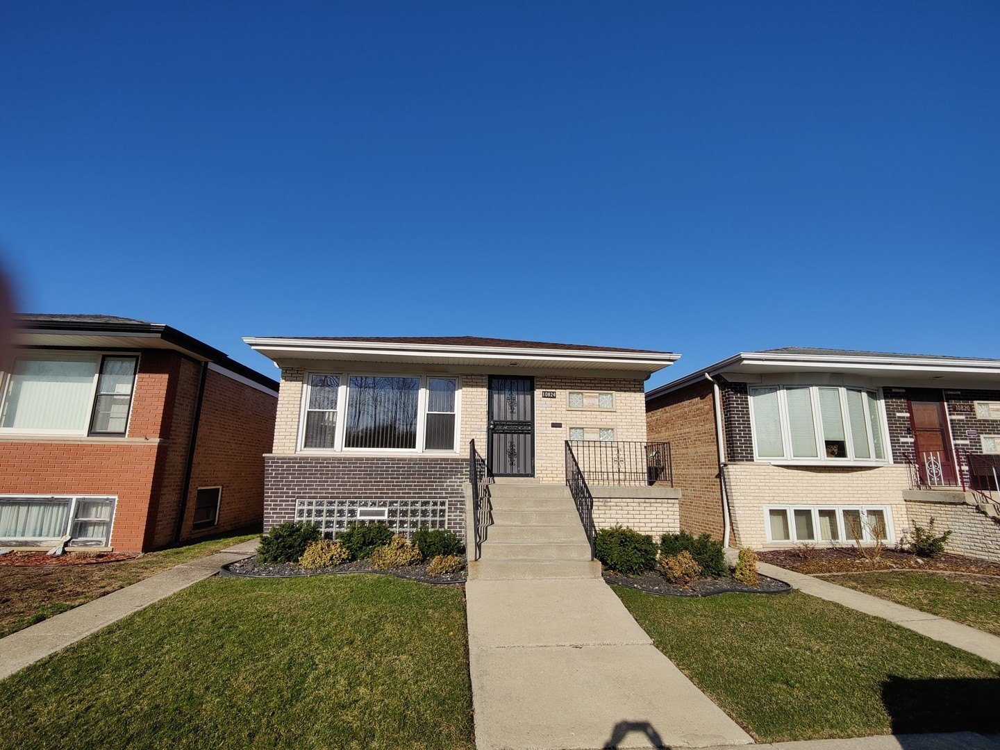 10824 S Sacramento Ave – photo 1