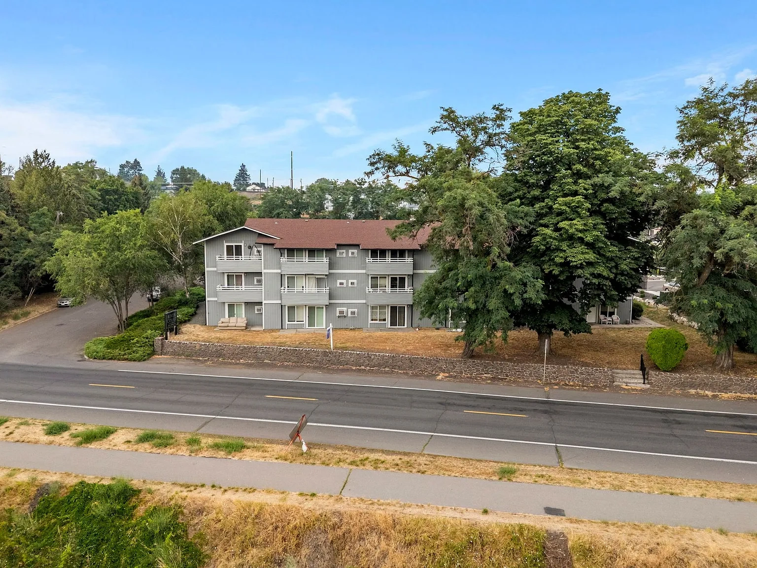 River Court Apartments – photo 3