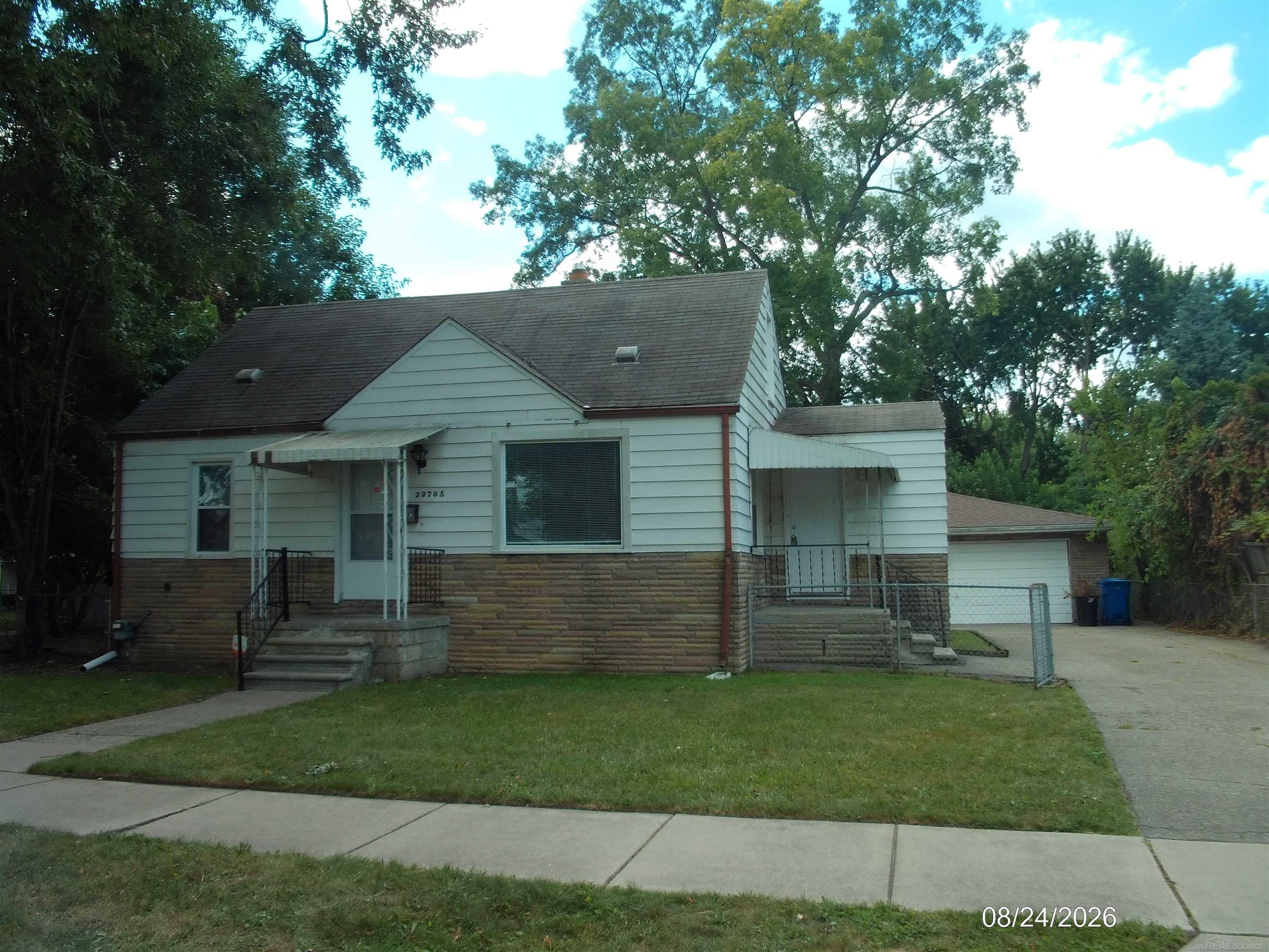 23705 Hill Ave – photo 1
