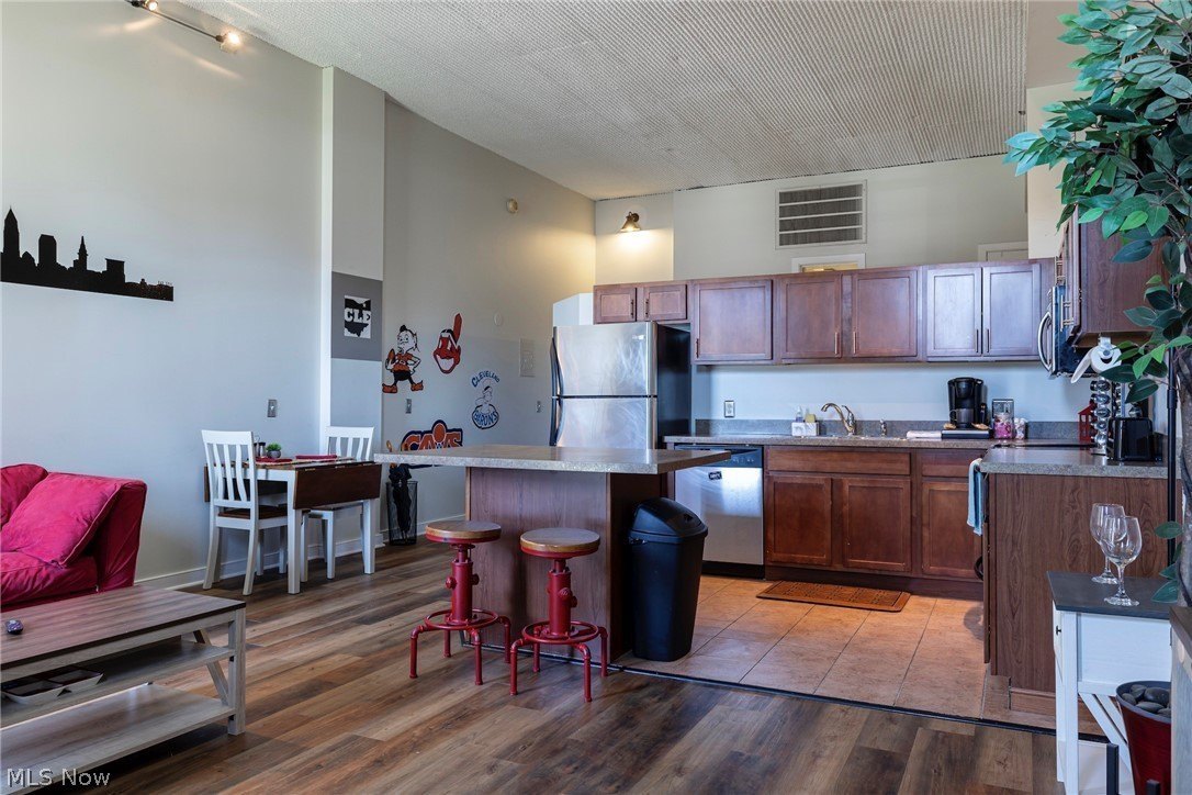 408 W St Clair Ave #607 – photo 4