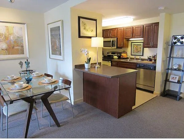 Rowe Apartments – photo 5