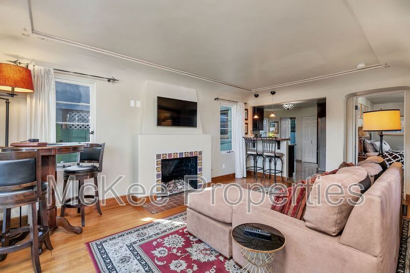 900 E Ave – photo 5