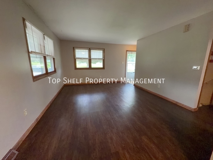 502 Hart Ave – photo 2
