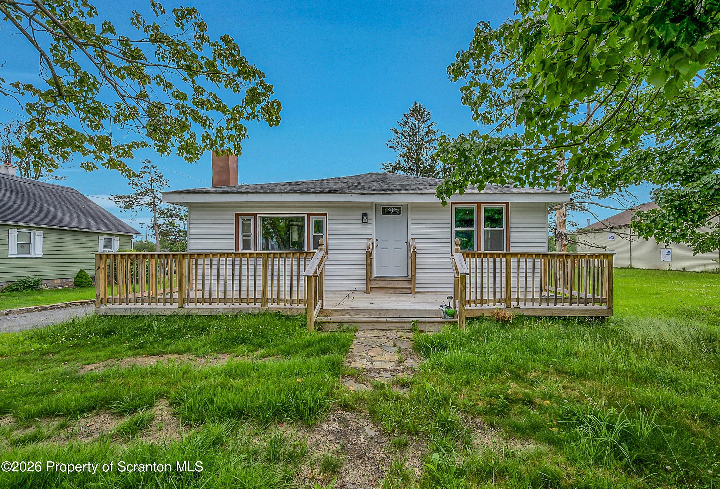 664 Laurel Dr #FRONT – photo 1
