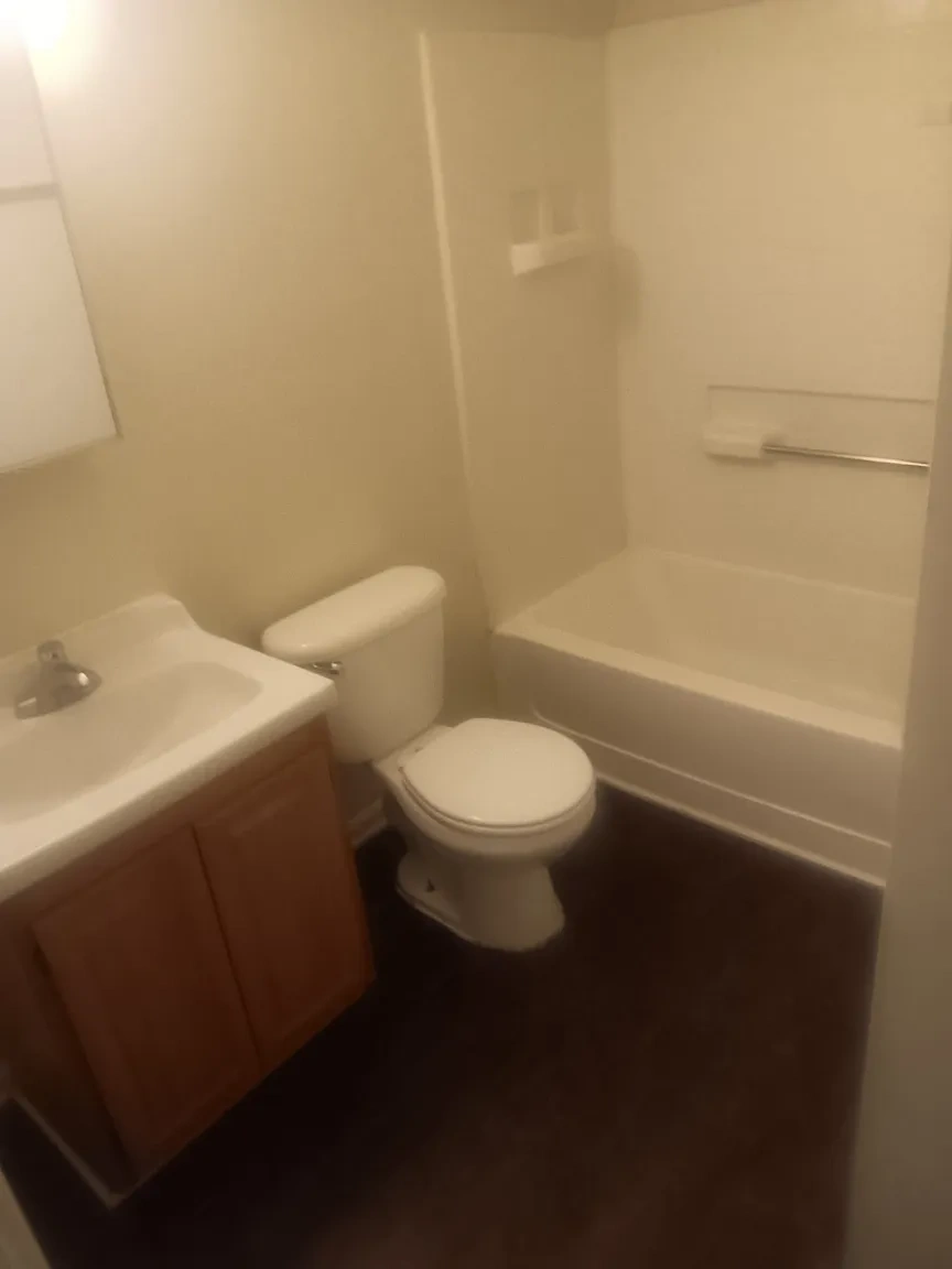Oak Park Apartments – photo 2