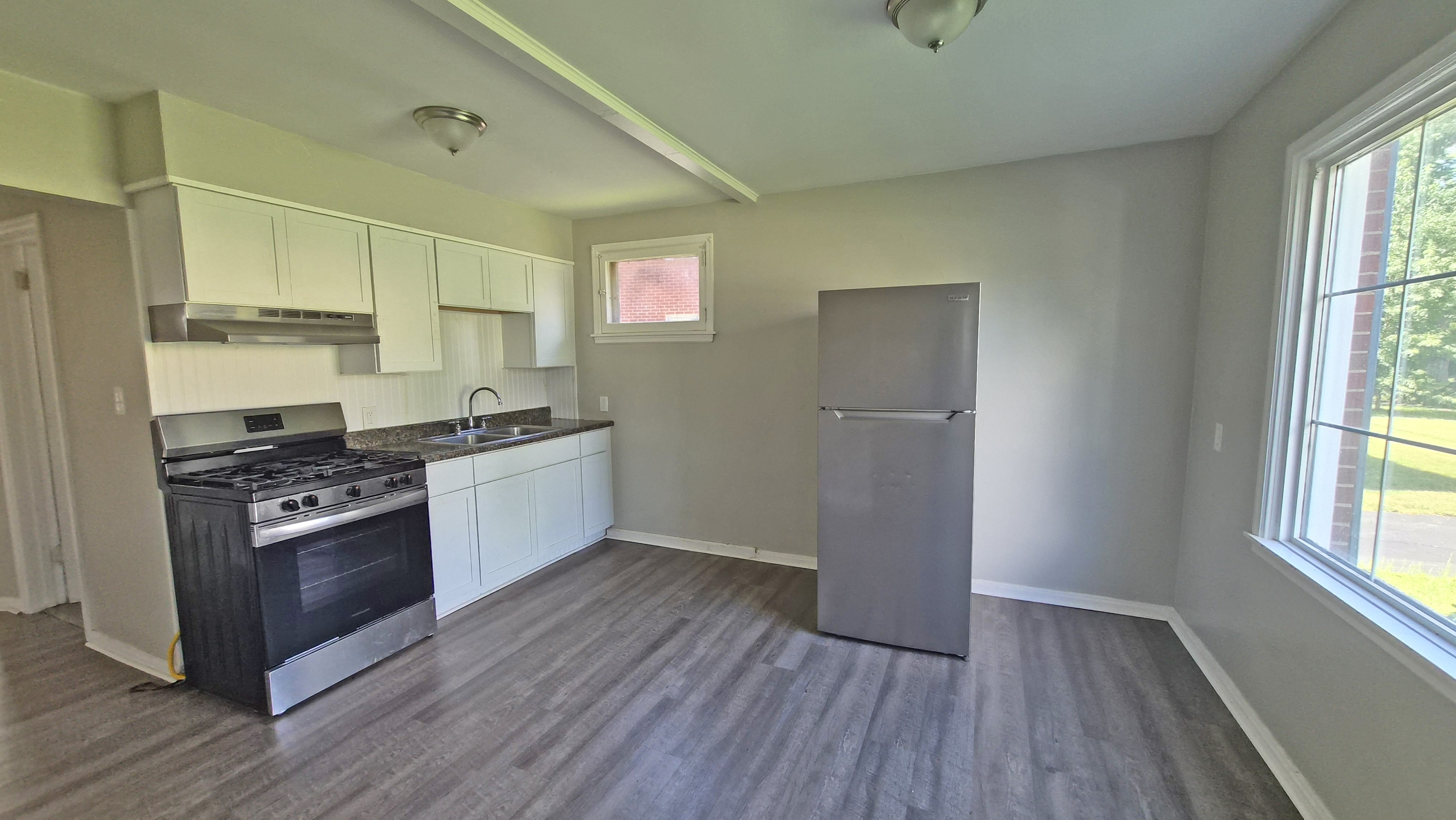 4230 Chester Dr – photo 3