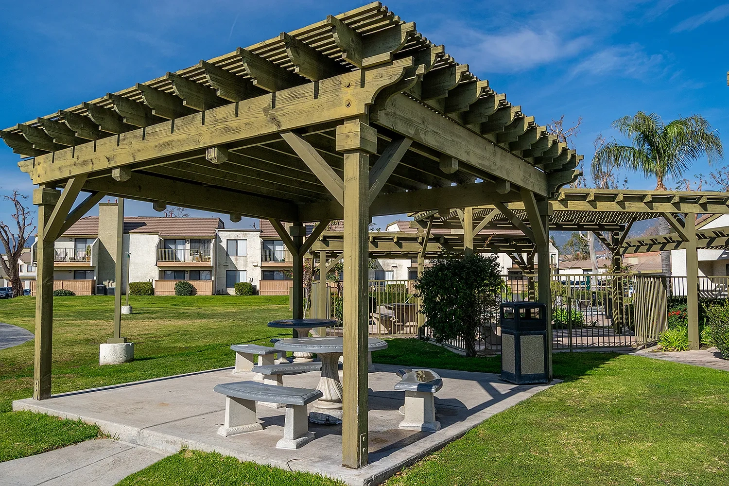 Cresthaven Apartment Homes – photo 1