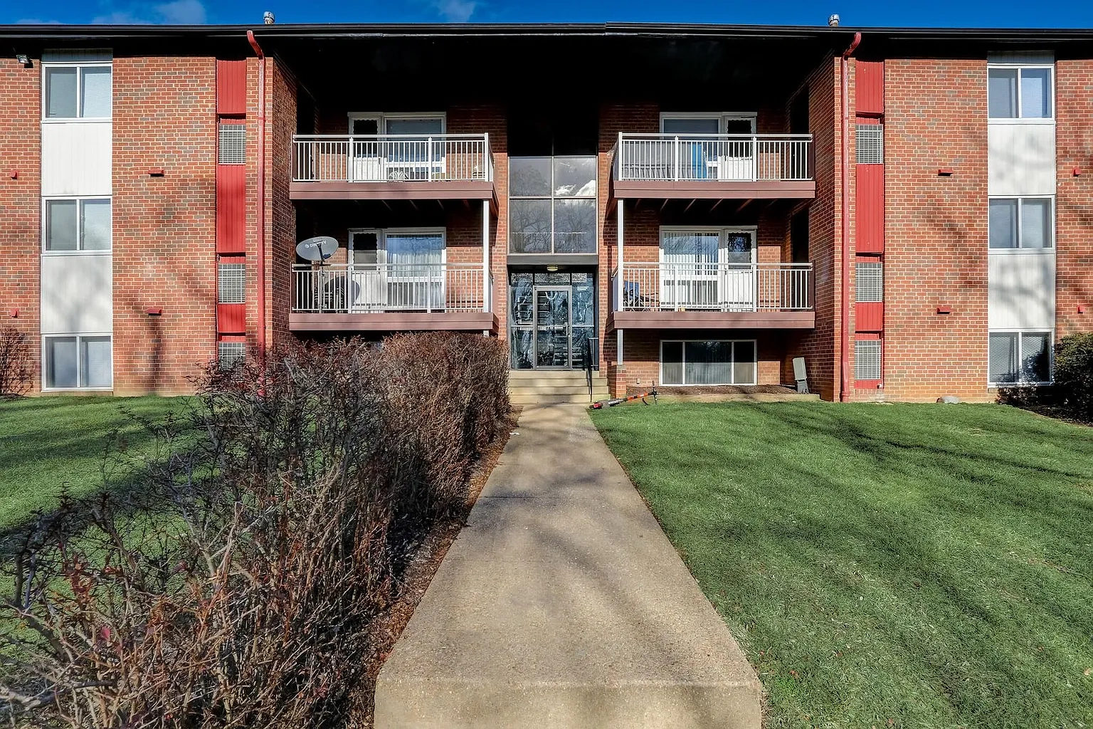 Hillsdale Manor Apartments – photo 2
