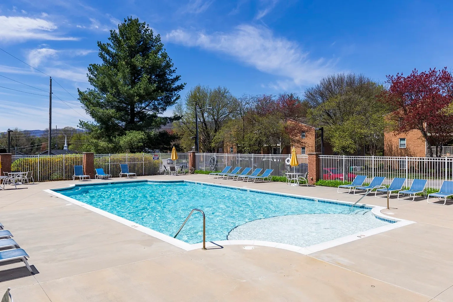The Crest Apartments – photo 1