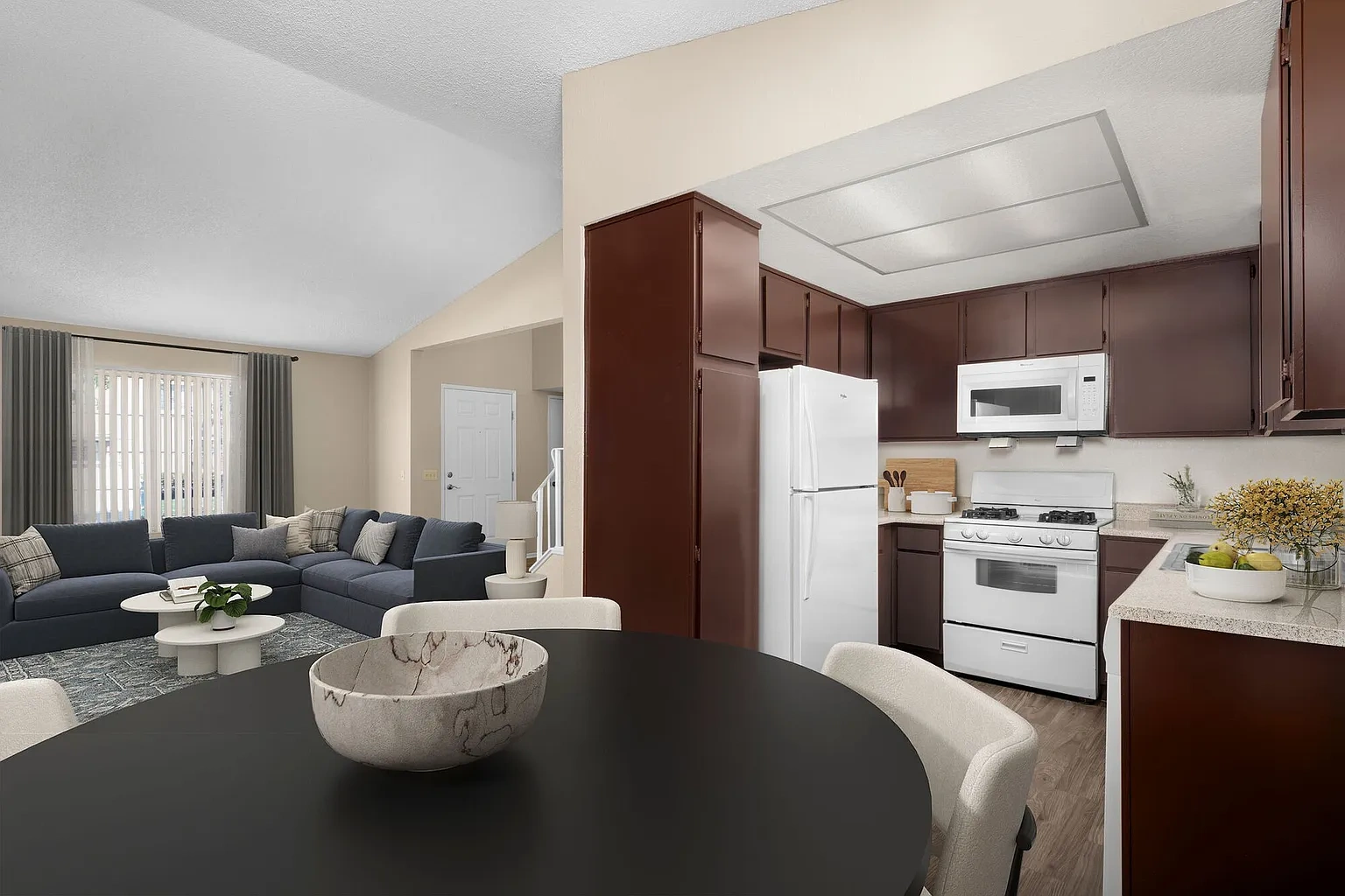 Linden Court – photo 3
