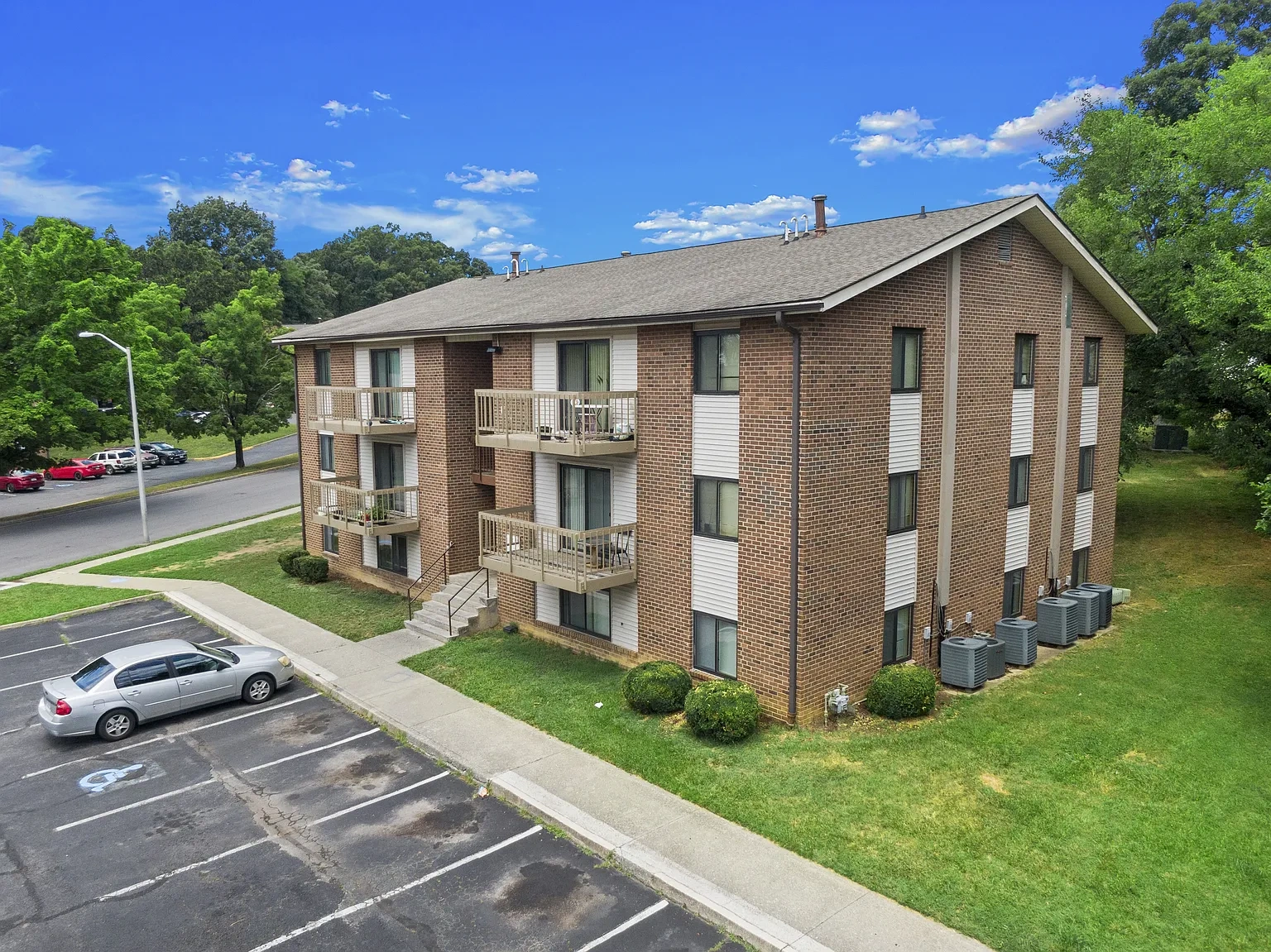 Oak Park Apartments – photo 4