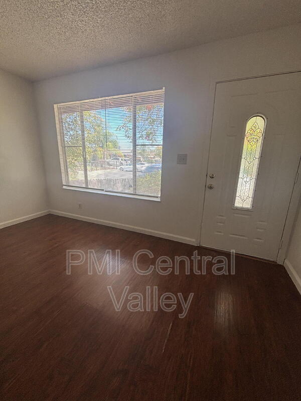 1451 Denver Ave – photo 3