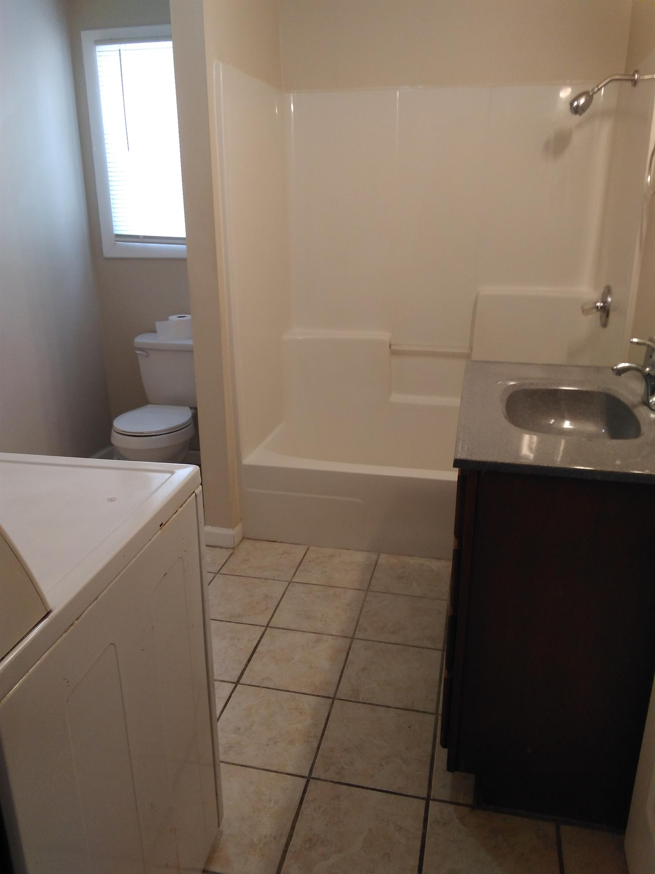 709 S Poplar St – photo 4