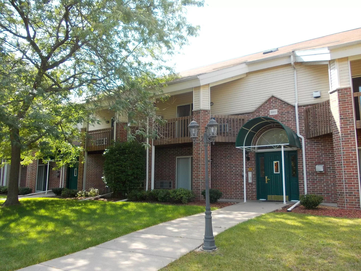 Pine Ridge Apartments – photo 1