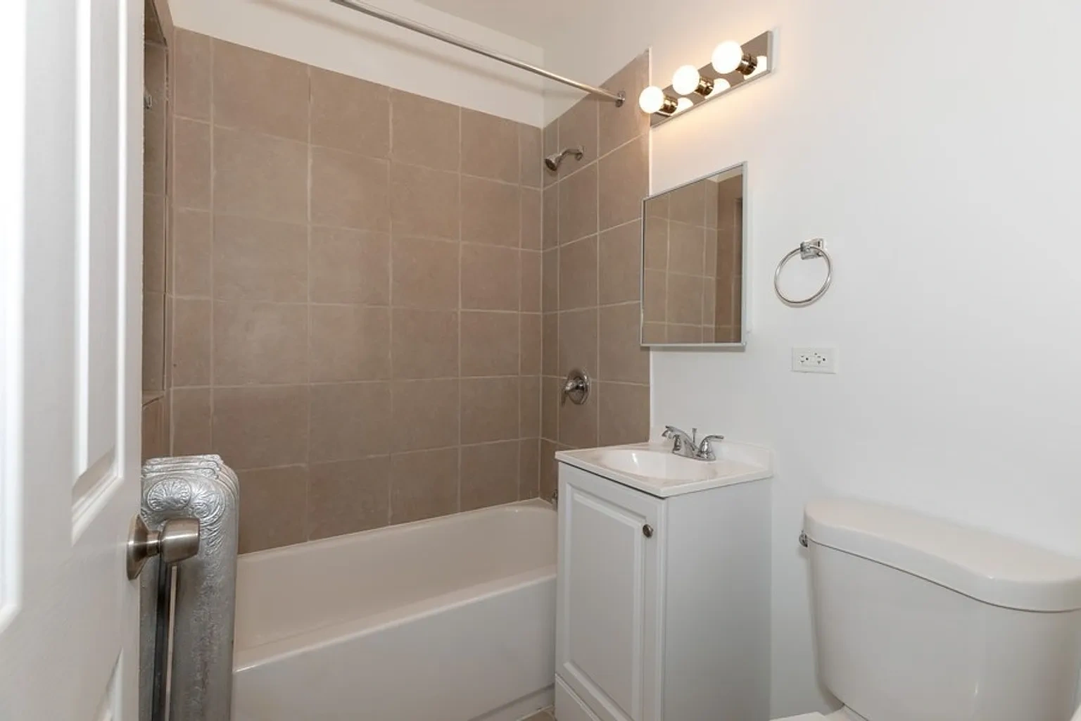 8001 S Muskegon Ave – photo 2