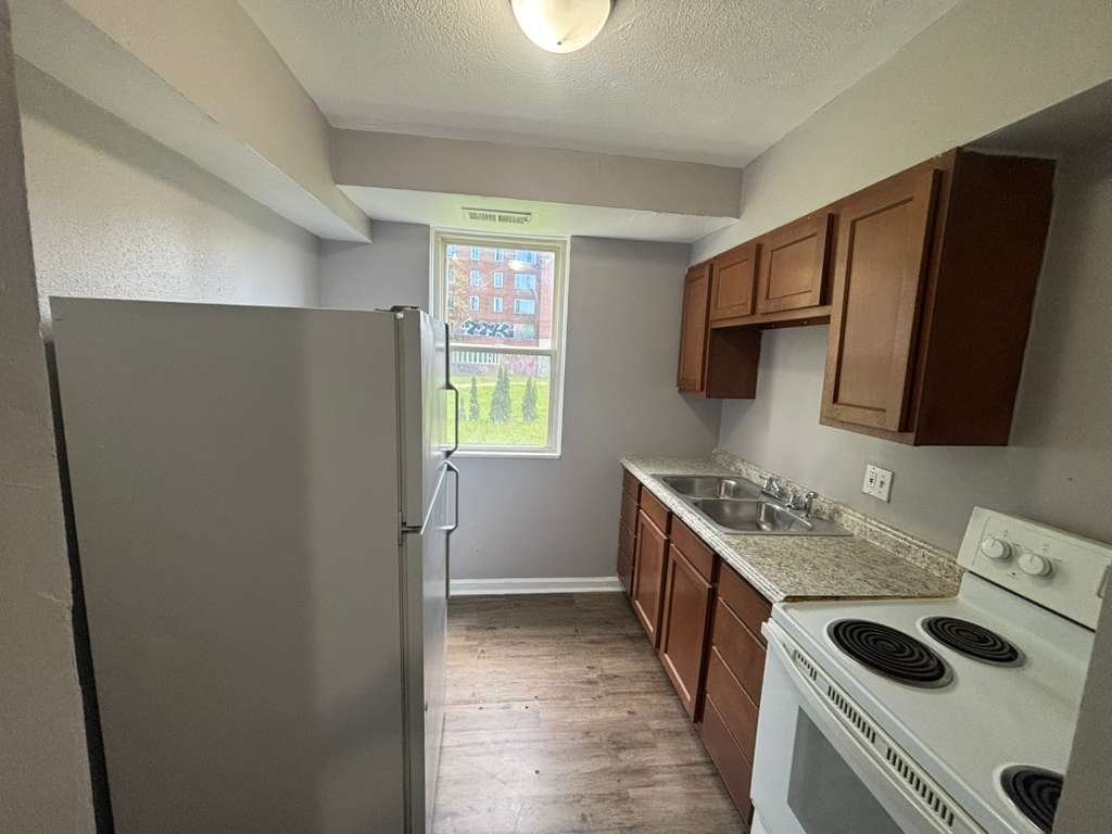 13975 Superior Rd unit 103 – photo 2