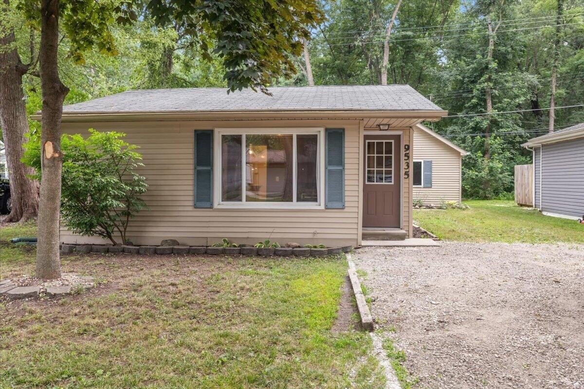 9535 Listeria St – photo 2