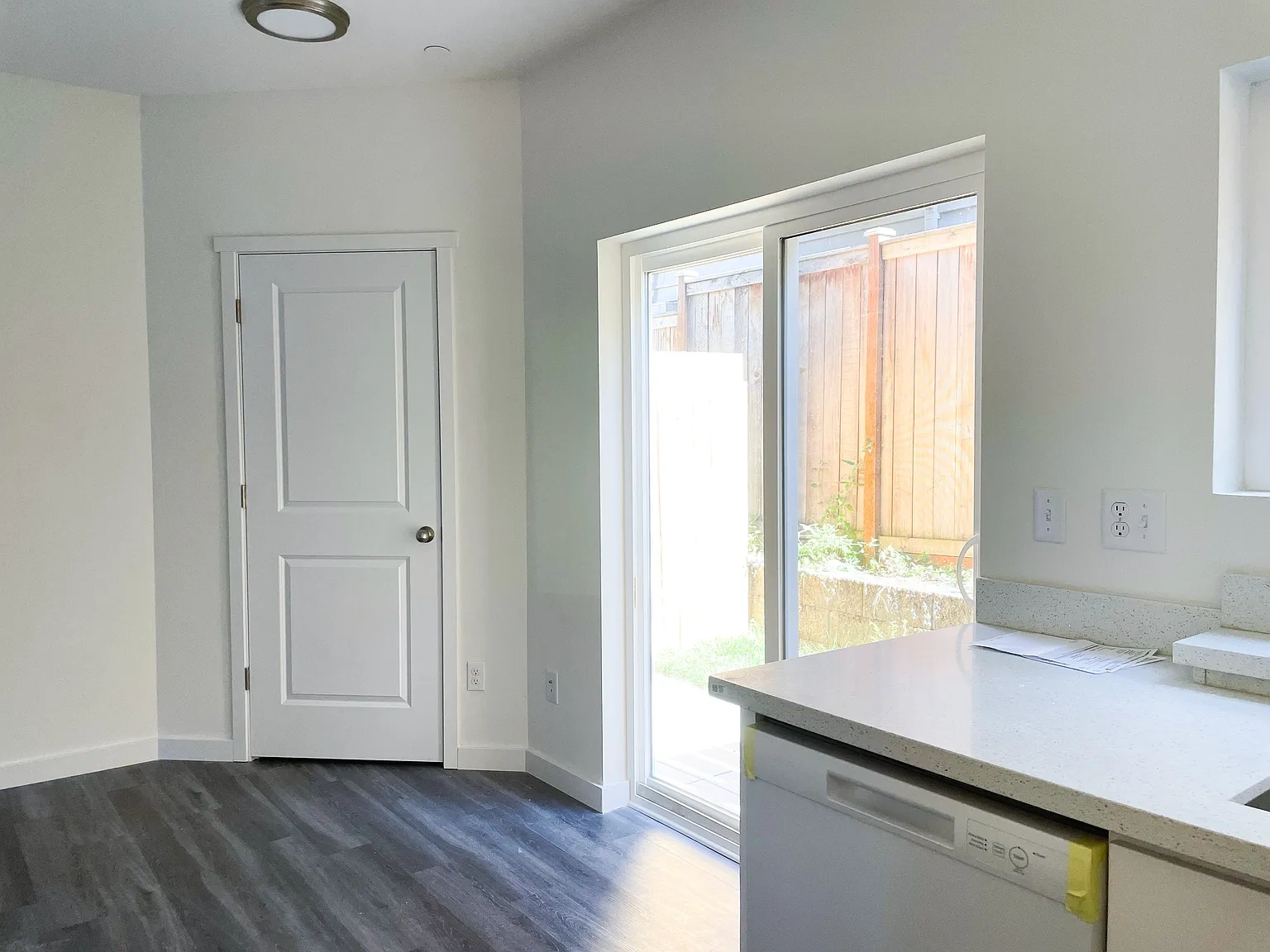 Iris Apartments – photo 1