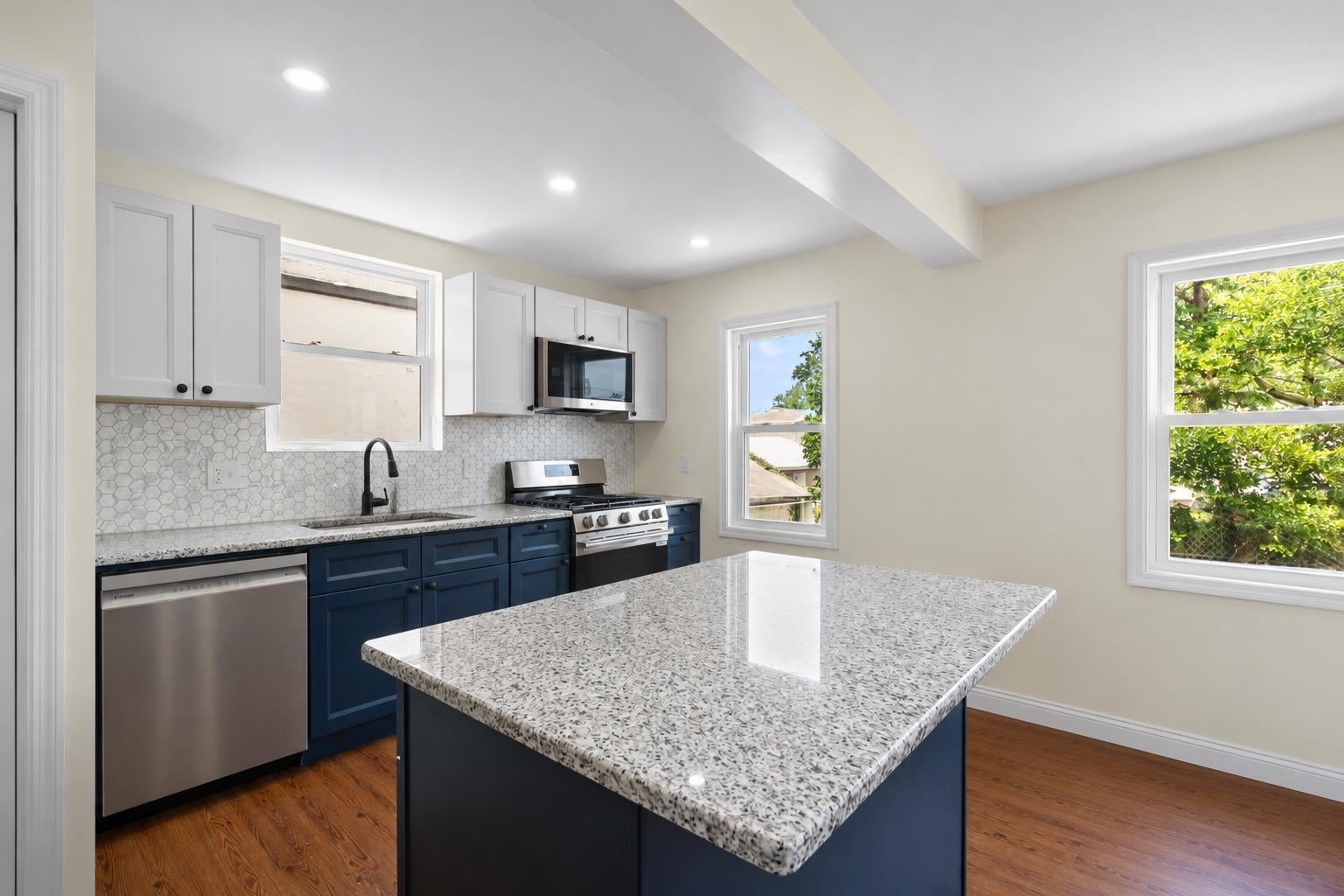 731 Humboldt St – photo 3