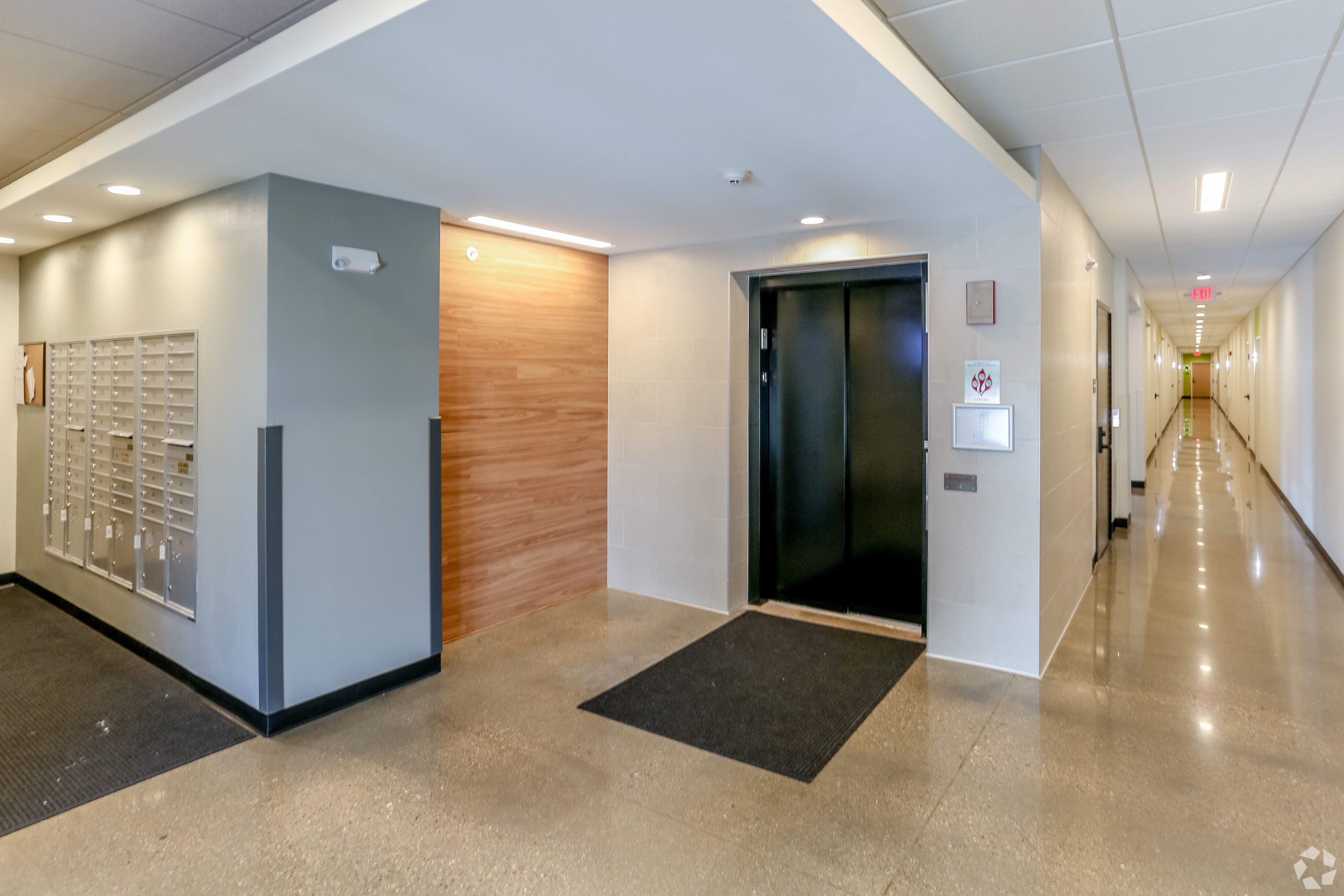 704 W National Ave – photo 2