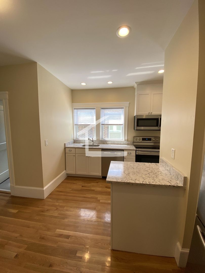 303 Tappan St – photo 4